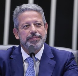 Câmara junta PEC do ajuste fiscal a outra para acelerar análise do texto