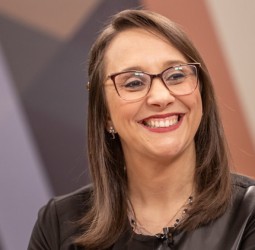 Com entusiasmo, a deputada Renata Abreu, presidente do Podemos Nacional, falou sobre à volta do deputado Hauly à Câmara Federal