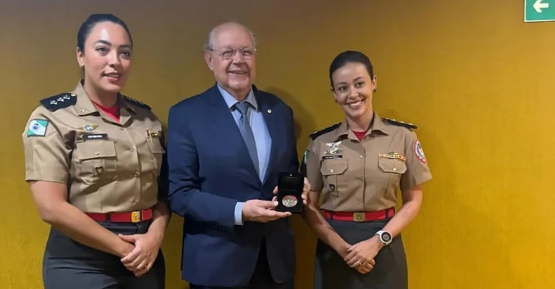 Hauly recebe homenagem dos Bombeiros