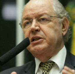 Luiz Carlos Hauly assume vaga na câmara após decisão do STF