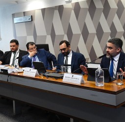 Debatedores defendem benefícios tributários da Zona Franca de Manaus