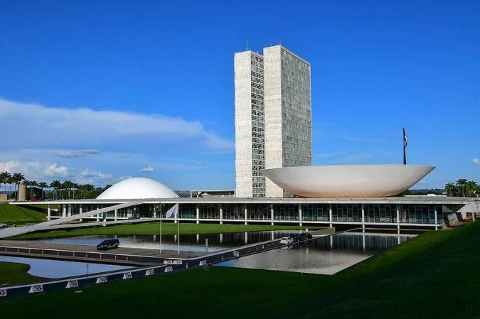 Parlamentarismo e voto distrital misto