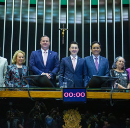 Podemos marca presença em solene em homenagem aos 80 anos da GEAP Saúde