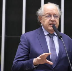 Projeto aumenta reserva de vagas para pessoas idosas nos transportes Texto será analisado pela Câmara e pelo Senado