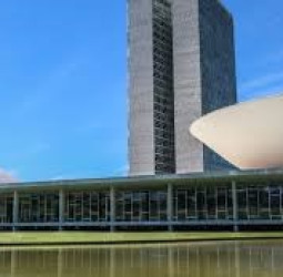 Semipresidencialismo não é matéria para plebiscito, diz Hauly