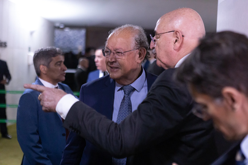 Hauly propõe aumentar número de assentos reservados para idosos