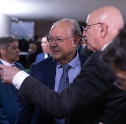 Hauly propõe aumentar número de assentos reservados para idosos