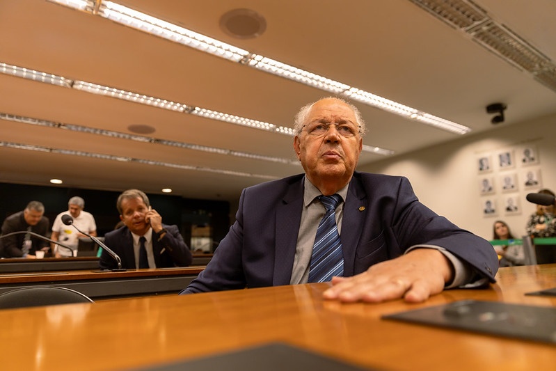 Hauly apresenta projeto para proteger o Brasil dos juros abusivos