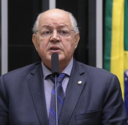 Mortes por metanol continuam acontecendo no Brasil.