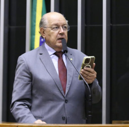 Projeto sugere cadastramento de usuários de redes sociais