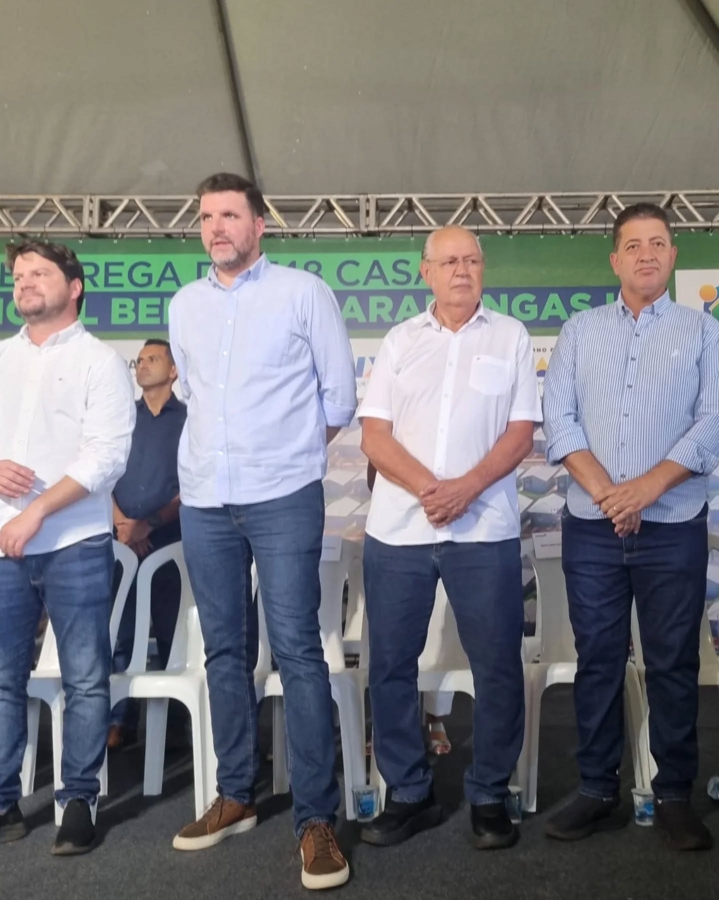 Hauly participa de entrega de casas em Arapongas