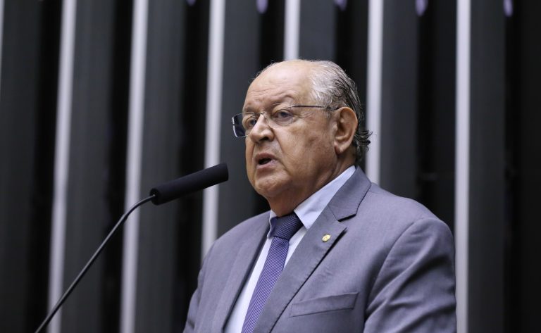 Parlamentar destaca luta dos trabalhadores, conquistas e novos desafios