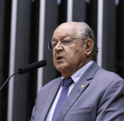 INSS: Hauly propõe suspensão de descontos sem autorização prévia