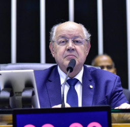 Deputado Hauly critica governo por falta de reajuste dos Auditores da RFB