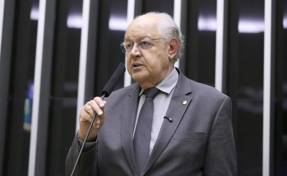 Parlamentar defende tributo justo para os que ganham menos