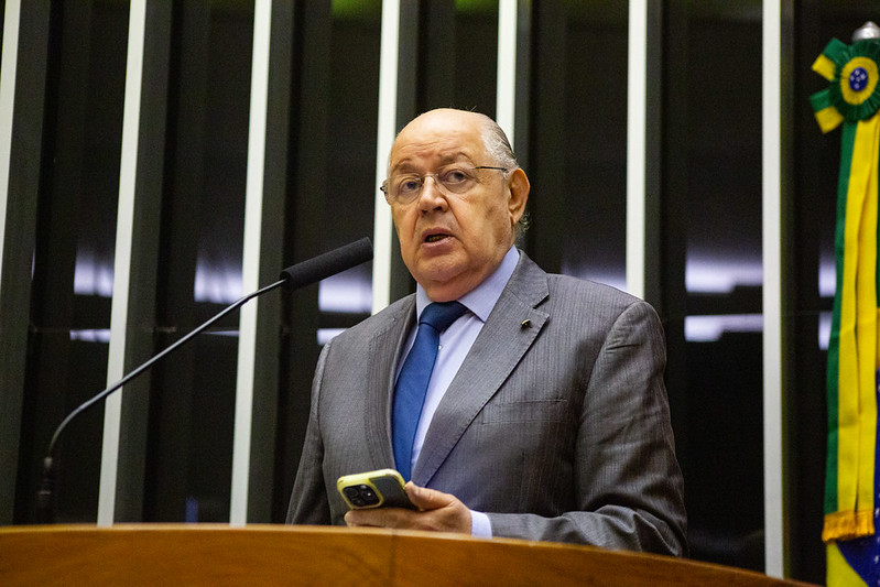 Hauly defende o direito das famílias e das APAEs na educação inclusiva