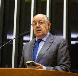 Hauly defende o direito das famílias e das APAEs na educação inclusiva