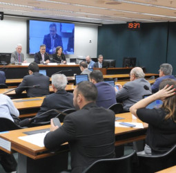 Receita federal rastreia dinheiro de postos de combustíveis envolvidos com o crime organizado