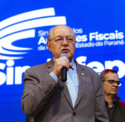 Sindafep presta homenagem ao Deputado Luiz Carlos Hauly em coquetel